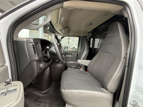 Used 2024 GMC Savana 2500 w/ Driver Convenience Package image 14