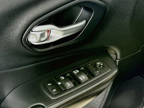 Used 2016 Jeep Cherokee Trailhawk w/ Leather Interior Group AWD/4WD image 20