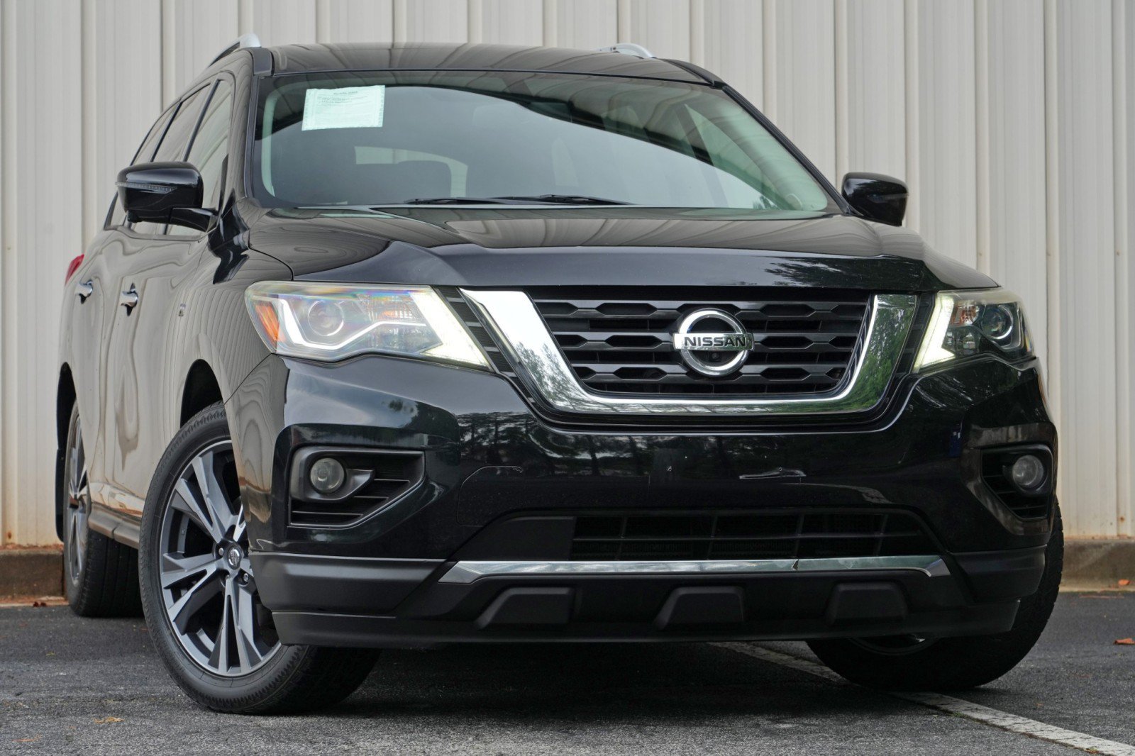 Used 2017 Nissan Pathfinder Platinum AWD/4WD image 2