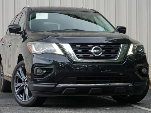 Used 2017 Nissan Pathfinder Platinum AWD/4WD image 2