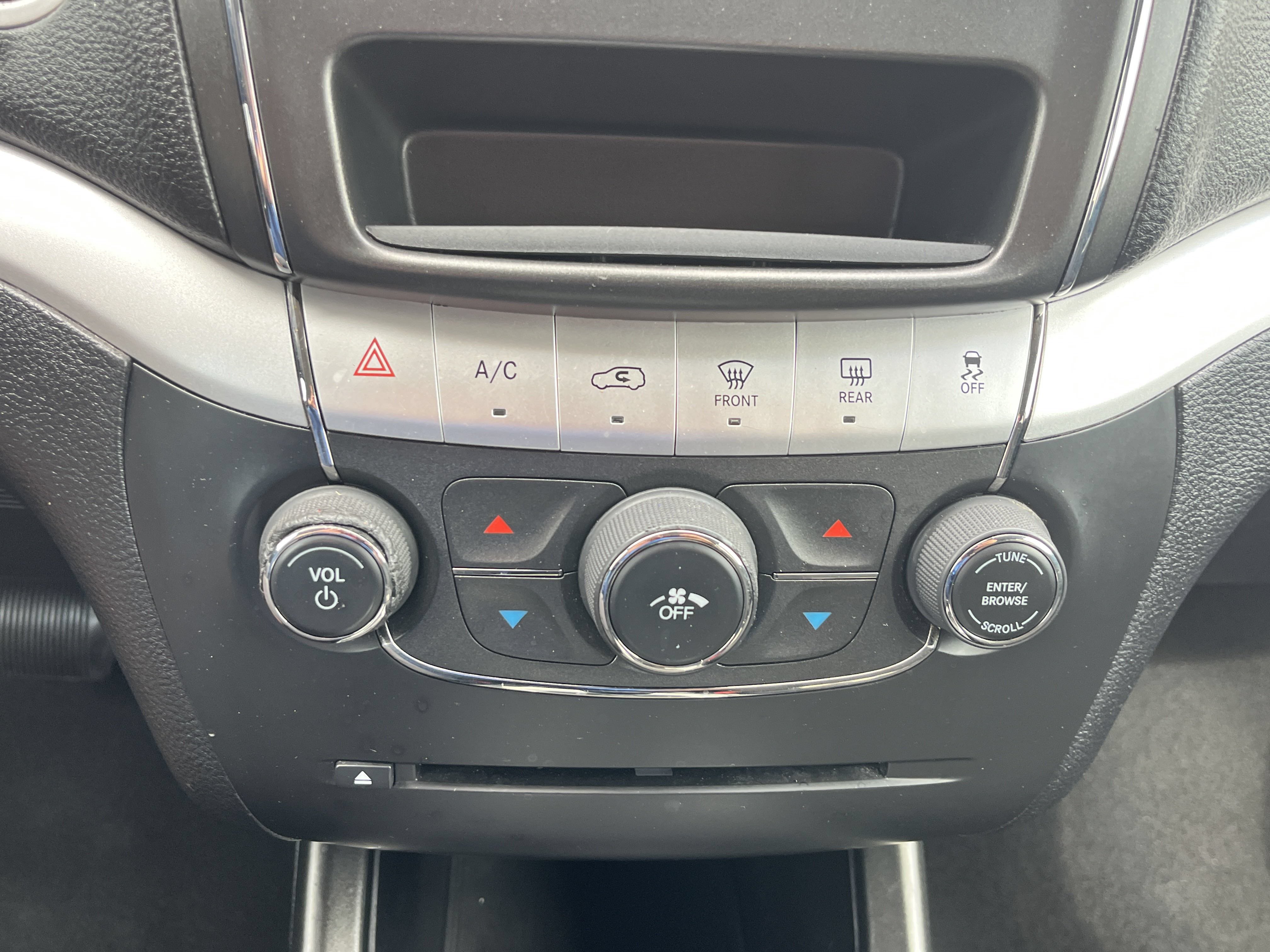 Used 2018 Dodge Journey SE w/ Blacktop Package FWD image 21