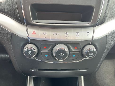 Used 2018 Dodge Journey SE w/ Blacktop Package FWD image 21