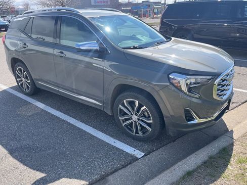 Used 2018 GMC Terrain Denali image 2