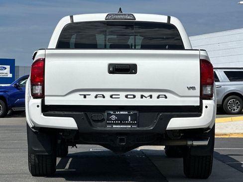 Used 2018 Toyota Tacoma TRD Sport w/ Technology Package image 4