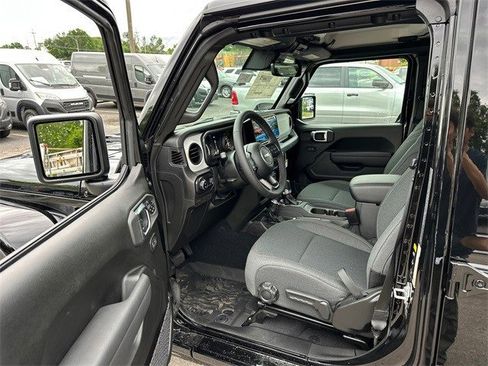 New 2025 Jeep Gladiator Sport image 35