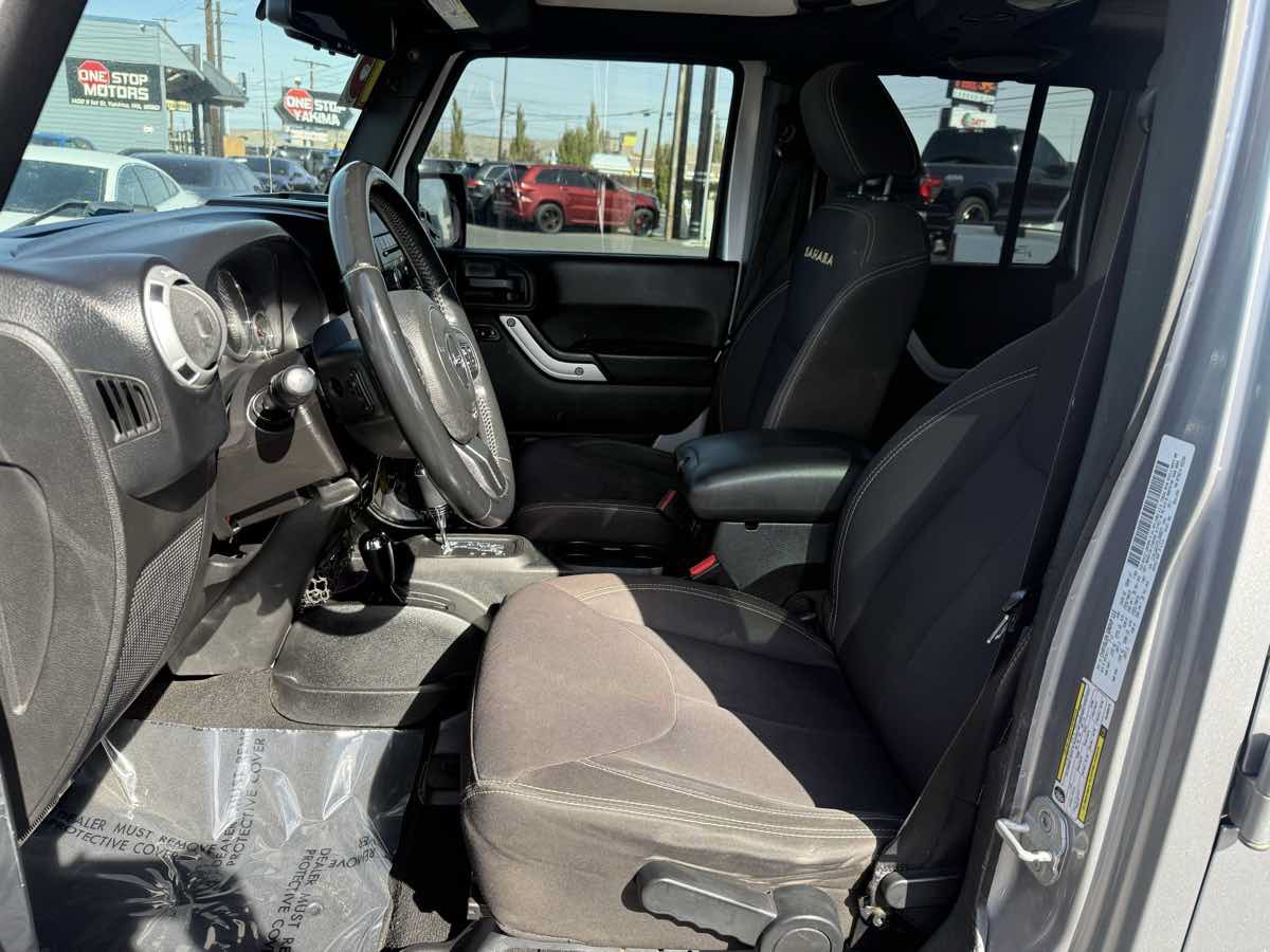 Used 2013 Jeep Wrangler Unlimited Sahara AWD/4WD image 9