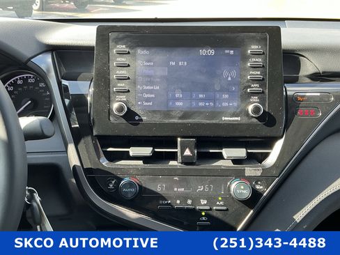 Used 2024 Toyota Camry SE image 16
