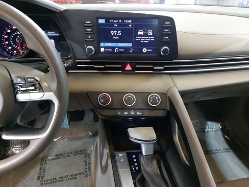 Used 2023 Hyundai Elantra SE FWD image 21