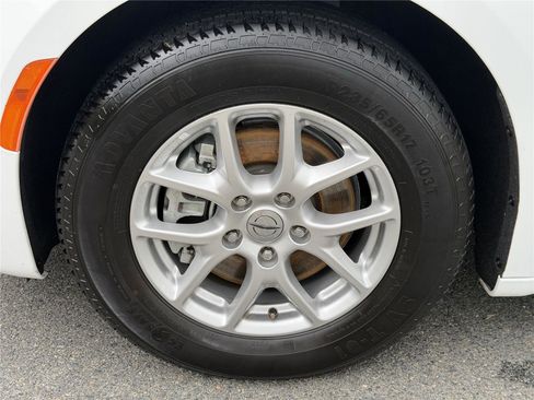 Used 2023 Chrysler Pacifica Touring-L FWD image 37