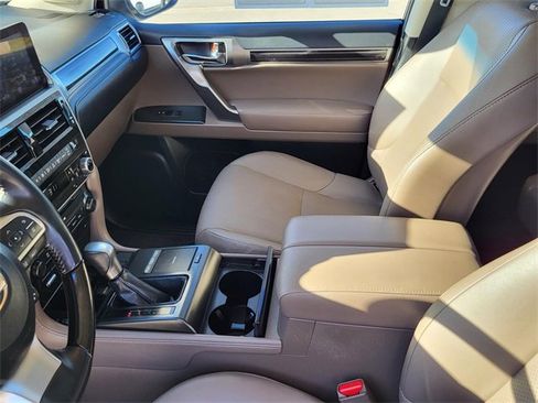 Used 2023 Lexus GX 460 Luxury image 32