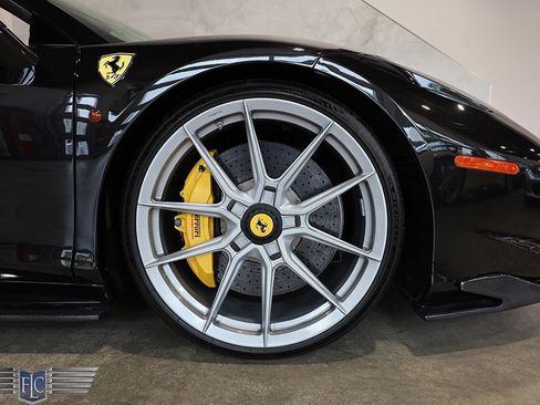 Used 2013 Ferrari 458 Spider RWD image 40