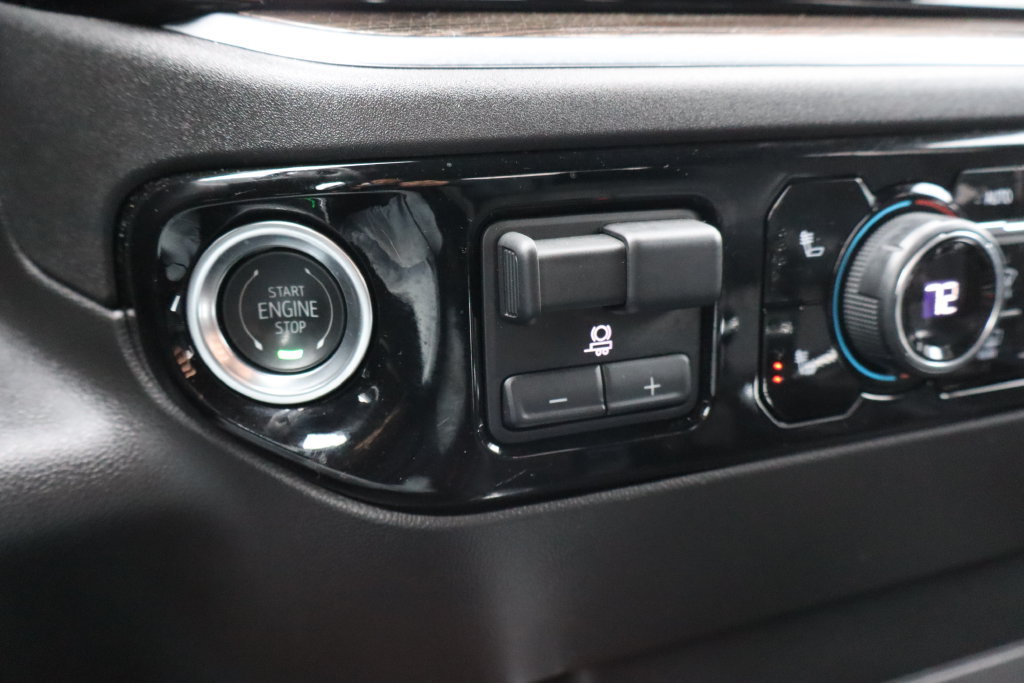Used 2025 Chevrolet Silverado 1500 LT Trail Boss w/ Dark Appearance Package AWD/4WD image 15