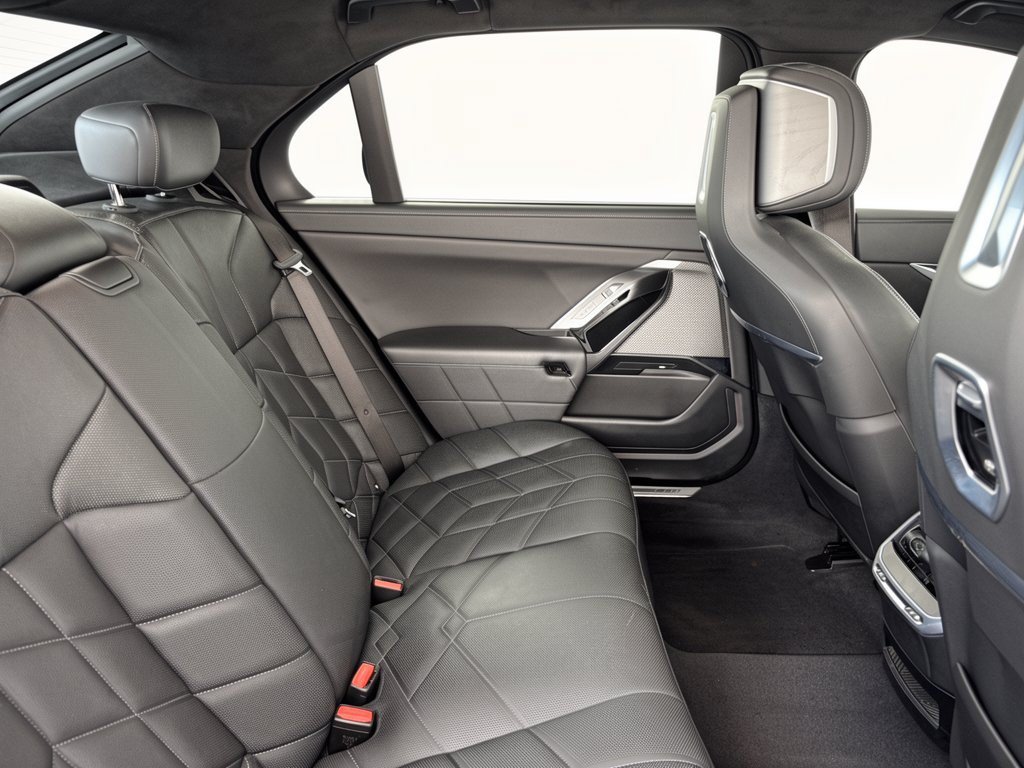 Certified 2024 BMW 760i xDrive AWD/4WD image 29