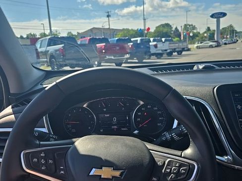 Used 2023 Chevrolet Equinox LT w/ Driver Convenience Package image 19