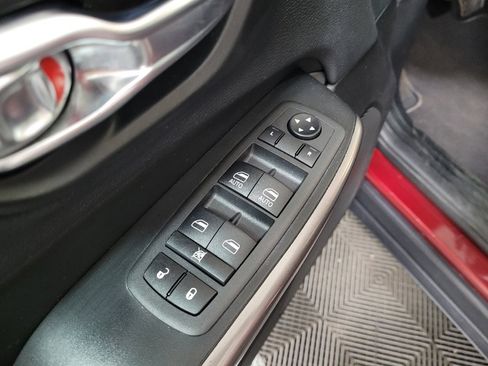 Used 2019 Jeep Cherokee Latitude Plus AWD/4WD image 27