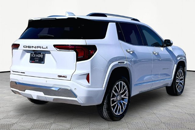 Used 2026 GMC Terrain Denali AWD/4WD image 2