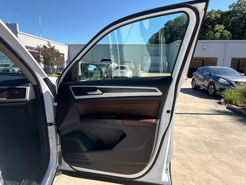 Used 2022 Volkswagen Atlas SE AWD/4WD image 16