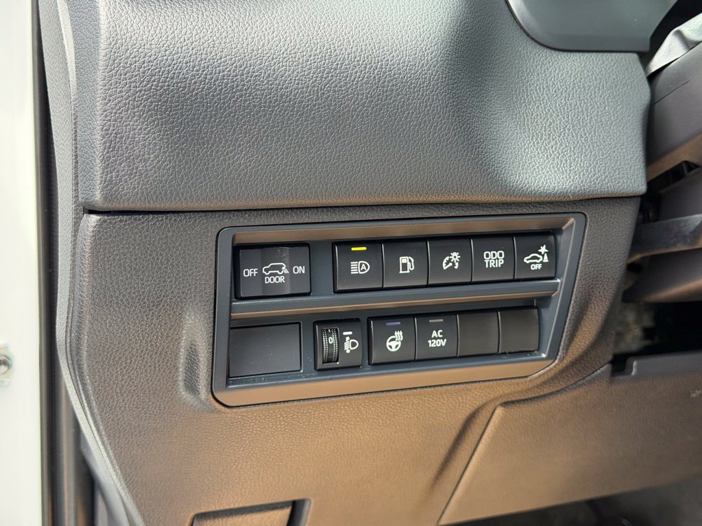 Used 2025 Toyota Sequoia Limited AWD/4WD image 28
