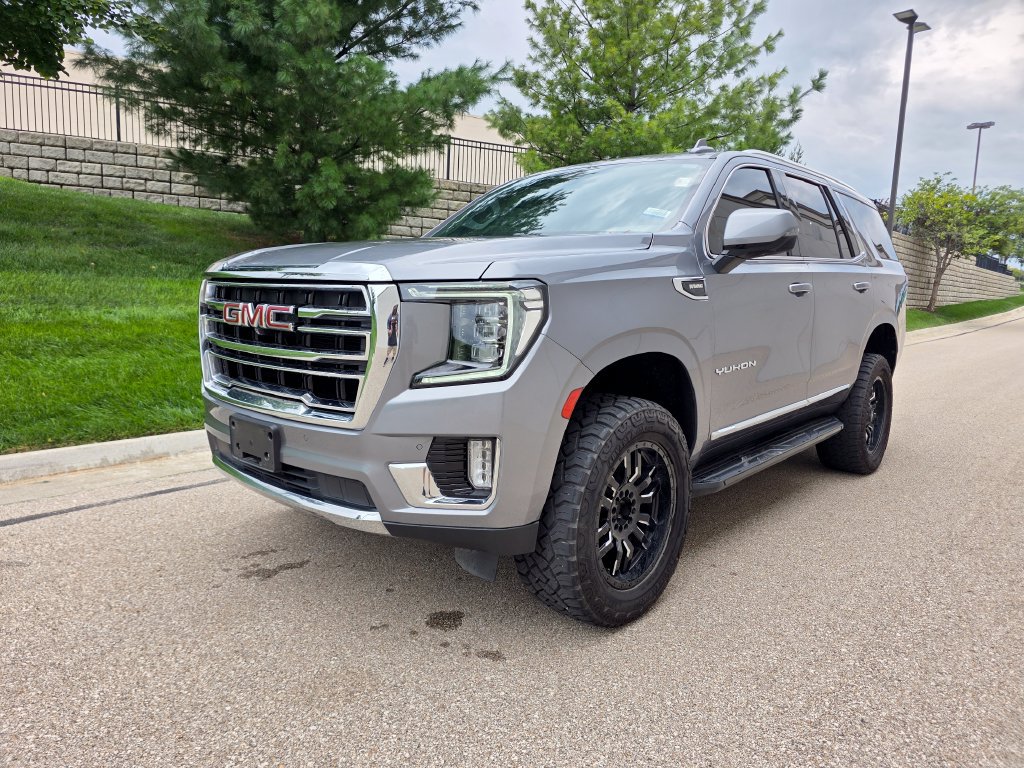 Used 2021 GMC Yukon SLT w/ SLT Premium Package AWD/4WD image 3
