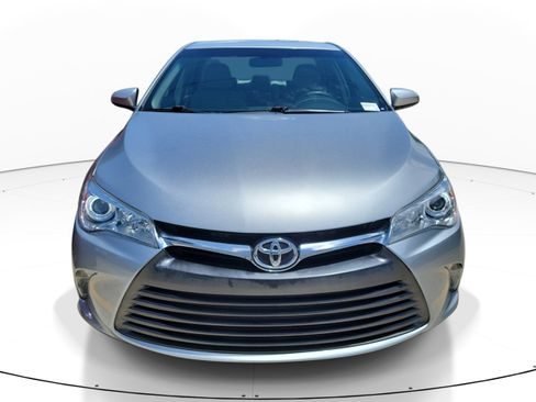 Used 2017 Toyota Camry XLE FWD image 2