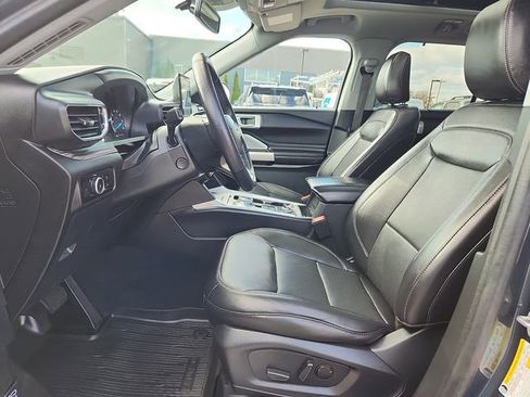 Certified 2024 Ford Explorer Limited w/ Limited Technology Package AWD/4WD image 9