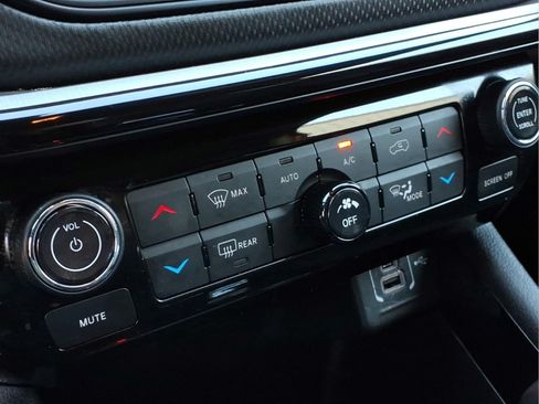 Used 2025 Jeep Compass Trailhawk AWD/4WD image 12