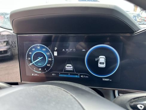Used 2024 Hyundai Elantra SEL FWD image 36