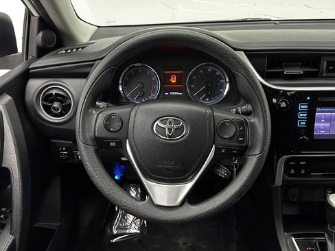 Used 2019 Toyota Corolla LE image 23