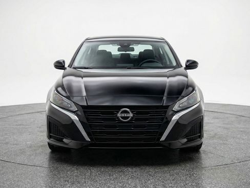 Used 2025 Nissan Altima 2.5 SV image 2