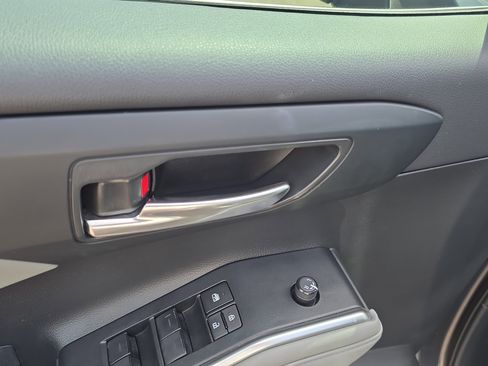 Used 2023 Toyota Highlander XLE image 20