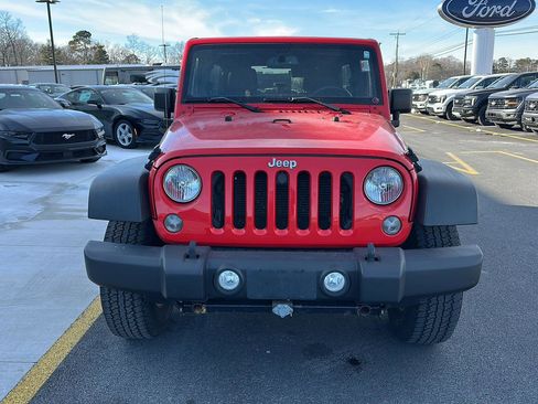 Used 2015 Jeep Wrangler Unlimited Rubicon w/ Connectivity Group image 2