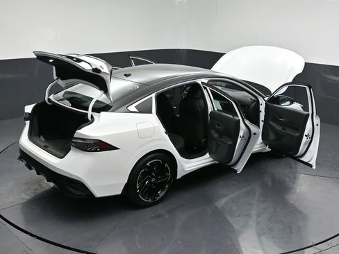 New 2026 Nissan Sentra SR w/ SR Premium Package image 33