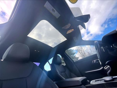 Used 2022 BMW 330i xDrive Sedan w/ Driving Assistance Package image 22