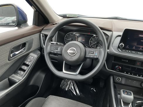 Used 2023 Nissan Rogue SV FWD image 11