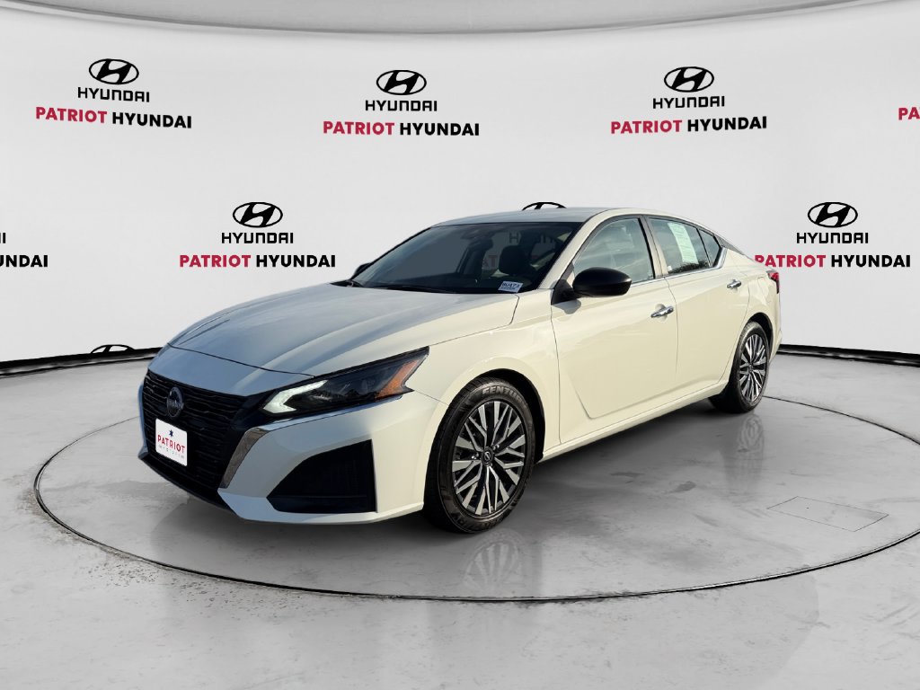 Used 2025 Nissan Altima 2.5 SV FWD image 7