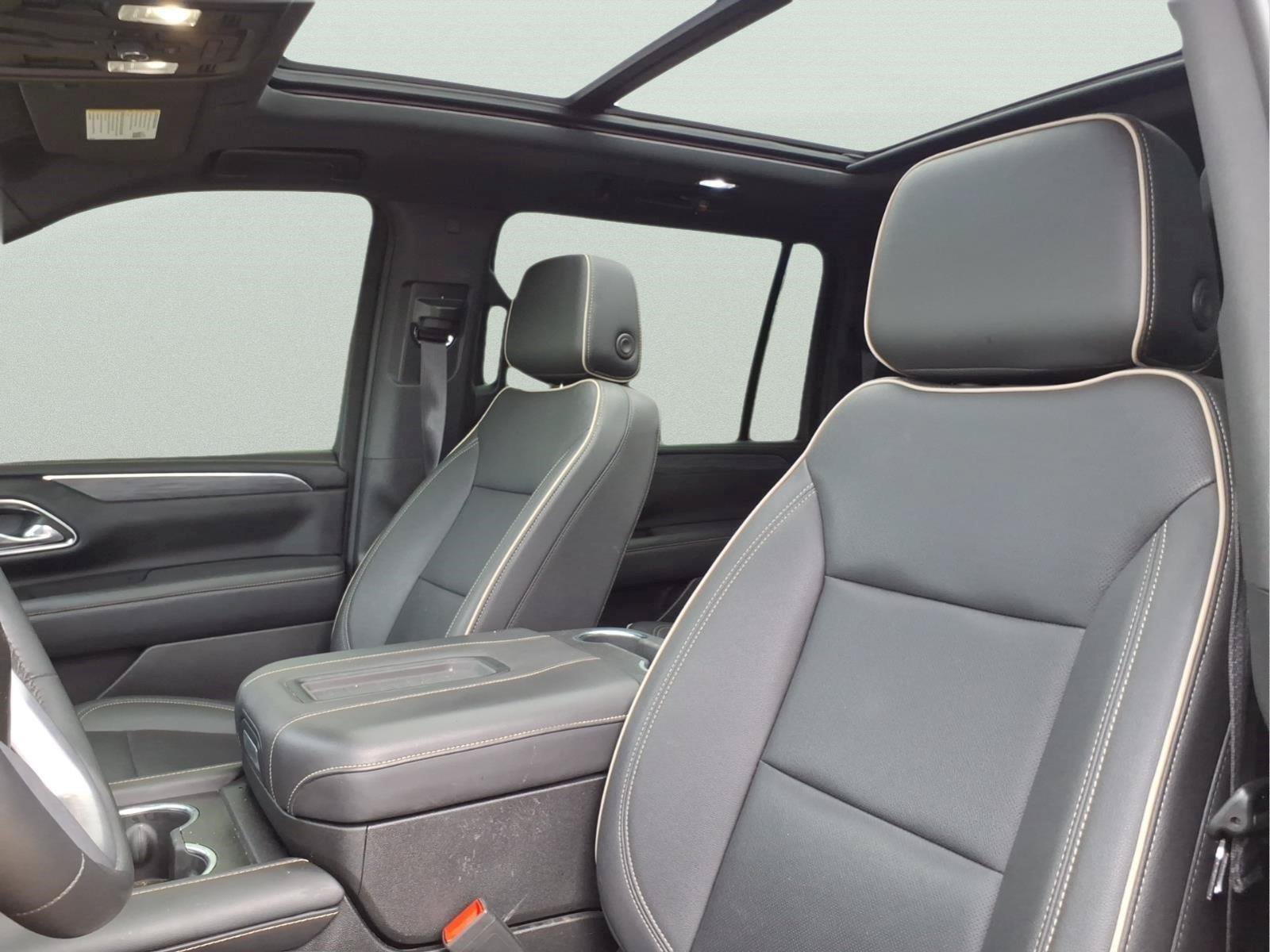 Used 2023 GMC Yukon XL SLT w/ SLT Premium Package AWD/4WD image 18
