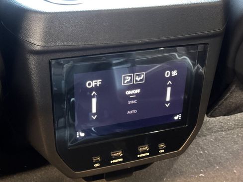 New 2026 GMC Yukon Denali Ultimate w/ LPO, Floor Liner Package AWD/4WD image 13