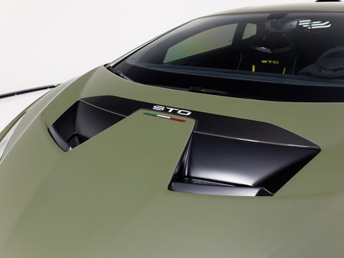 Used 2022 Lamborghini Huracan STO image 49