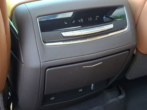 Used 2021 Cadillac Escalade Premium Luxury AWD/4WD image 9