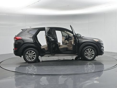 Used 2017 Hyundai Tucson SE Plus w/ Cargo Package FWD image 5