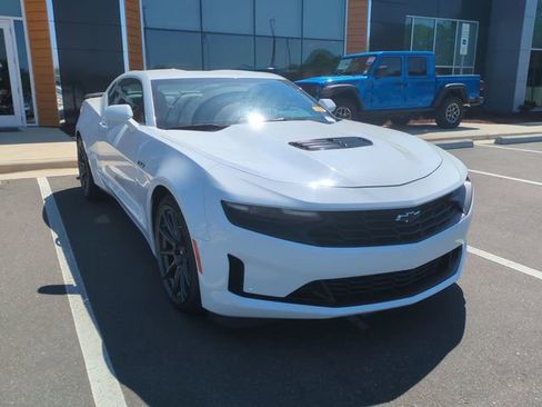 Used 2020 Chevrolet Camaro LT w/ Technology Package RWD image 6