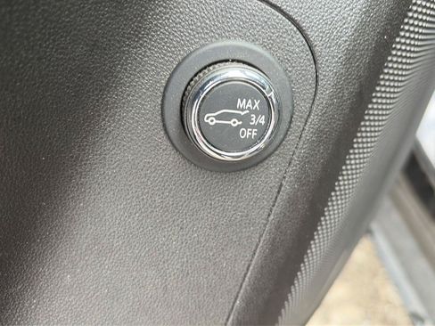 Used 2022 GMC Acadia SLE w/ Driver Convenience Package AWD/4WD image 8