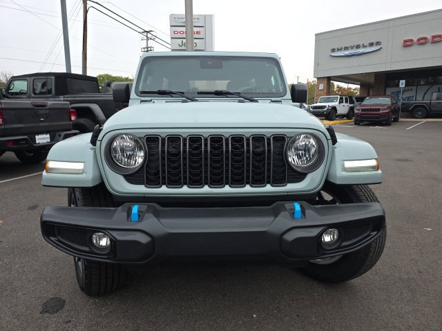 Used 2024 Jeep Wrangler Unlimited w/ Convenience Group AWD/4WD image 16
