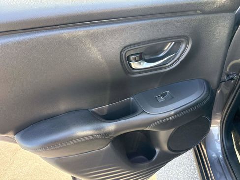 Used 2025 Honda HR-V LX image 9