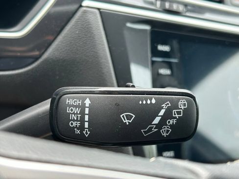 Used 2023 Volkswagen Tiguan SE FWD image 30