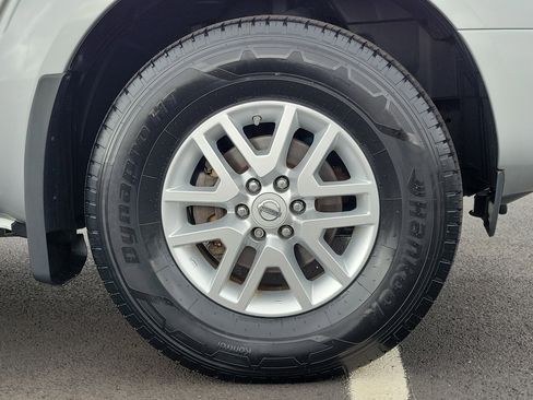 Certified 2017 Nissan Frontier SV w/ SV Value Truck Package image 5