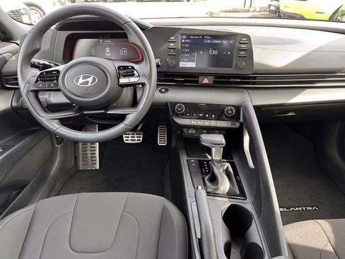 Used 2025 Hyundai Elantra Sport FWD image 14