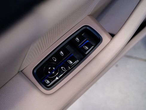 Used 2021 Porsche Taycan image 35