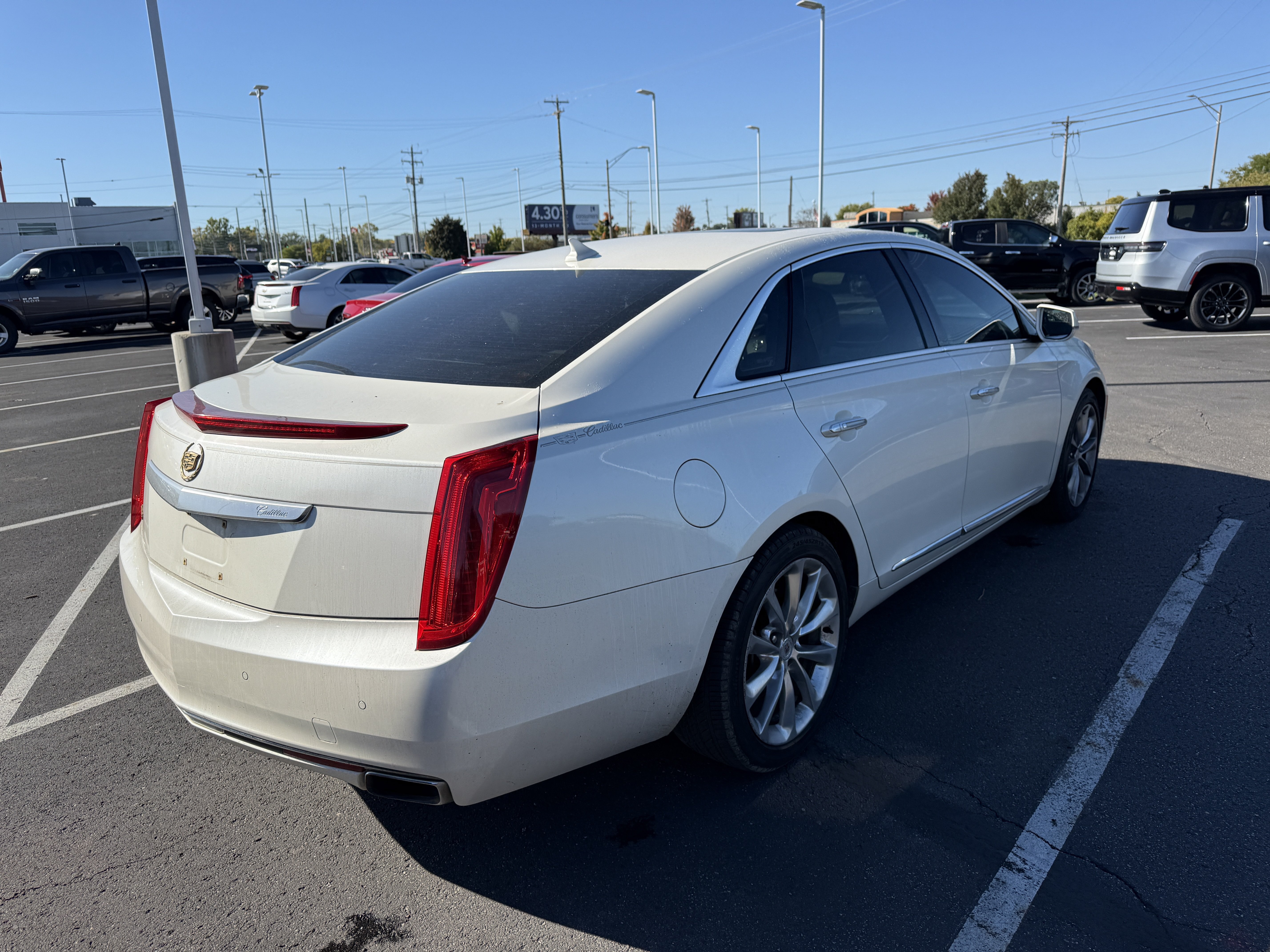 Used 2014 Cadillac XTS Luxury w/ Driver Awareness Package FWD image 4