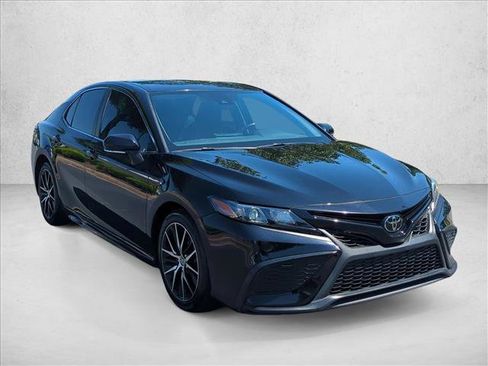 Used 2023 Toyota Camry SE FWD image 3